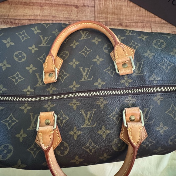 Louis Vuitton Monogram Canvas Speedy 40 - Picture 7 of 11